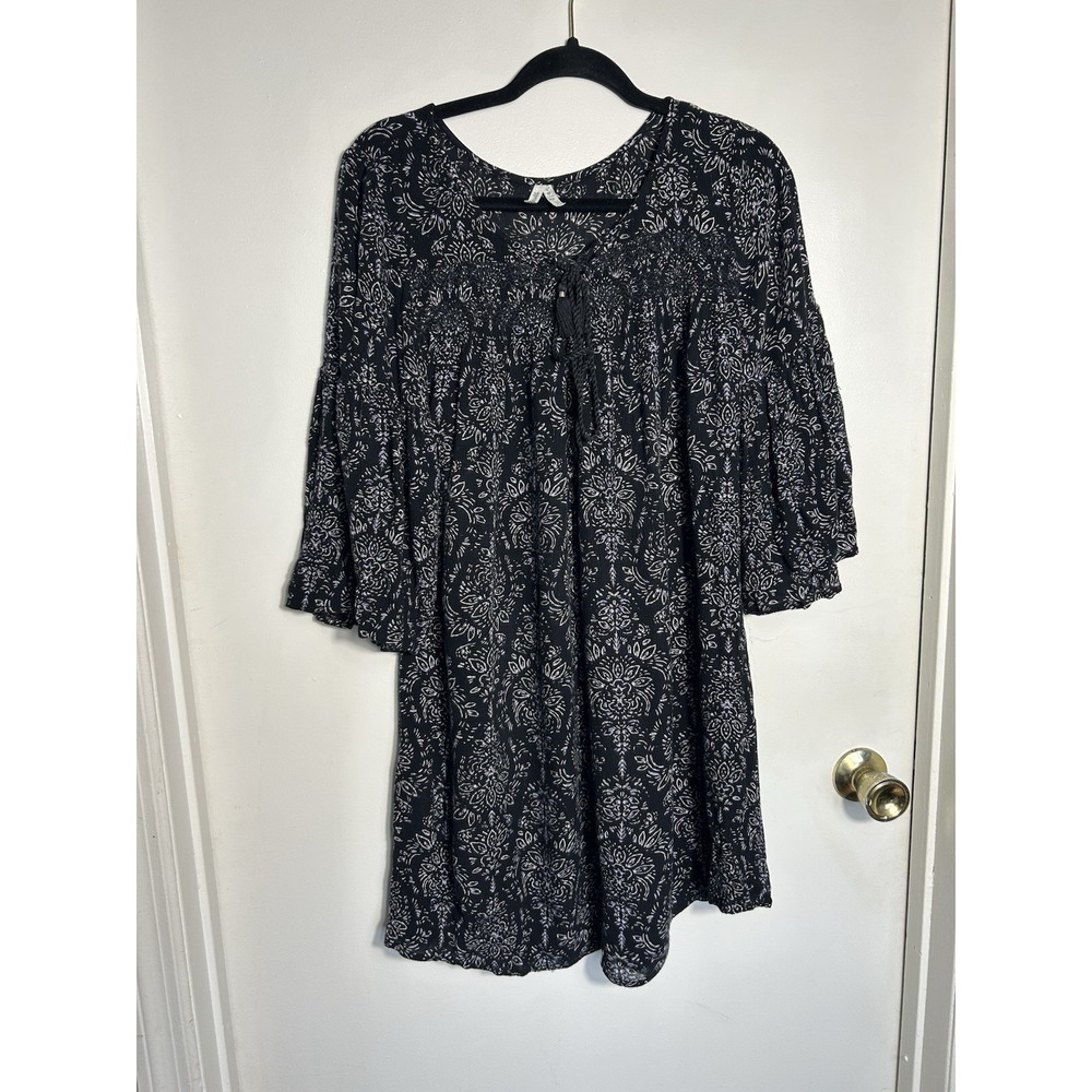 Mudd Women's Boho Floral Mini Dress Medium Black White Bell Sleeve Smocked Rayon